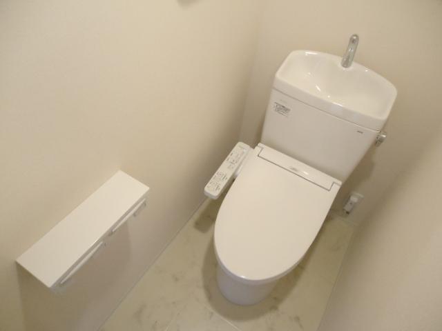 拡大写真:スタテラⅡ北島 1階103のシャワー付トイレ