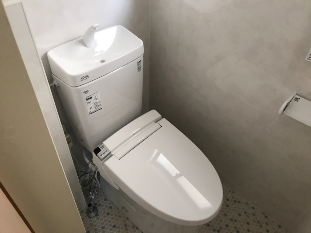 拡大写真：マンション飛騨 2階20のシャワー付トイレ