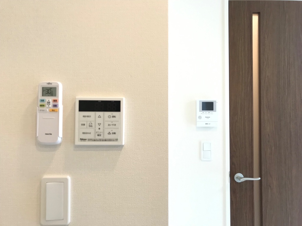 拡大写真:サニーヴィラ 2階201の給湯・リモコン