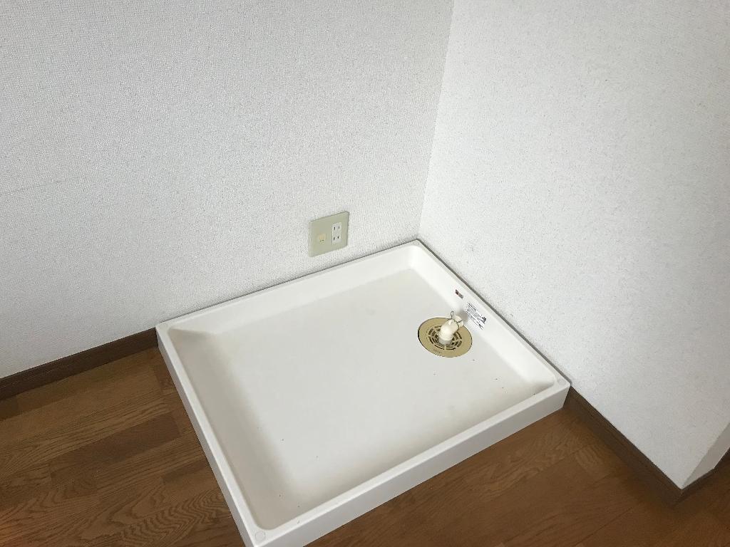 拡大写真:メゾン高橋B 1階101の洗濯機置場