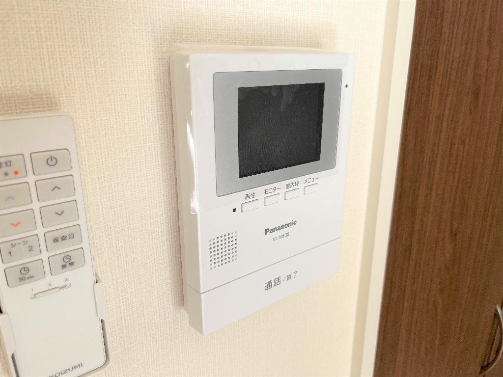 拡大写真:ラフレイズ久居 1階101のカメラ付インターホン