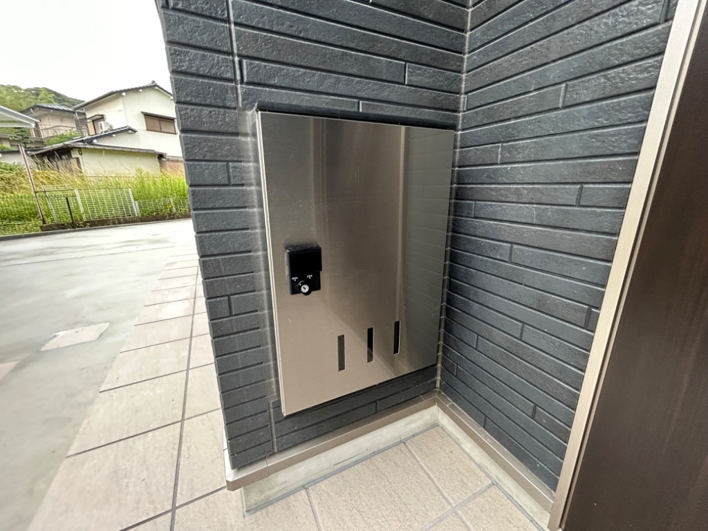 拡大写真:ルミナーレ上上津役 1階102の宅配BOX(イメージ)