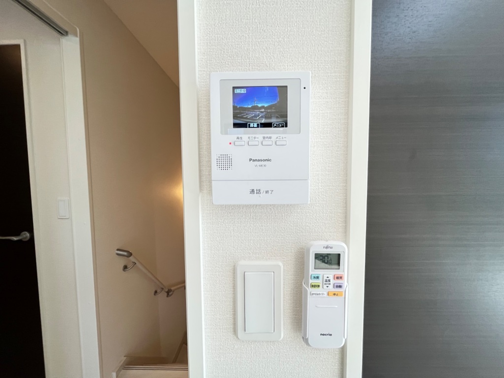 拡大写真:アロマ 2階203のカメラ付インターホン