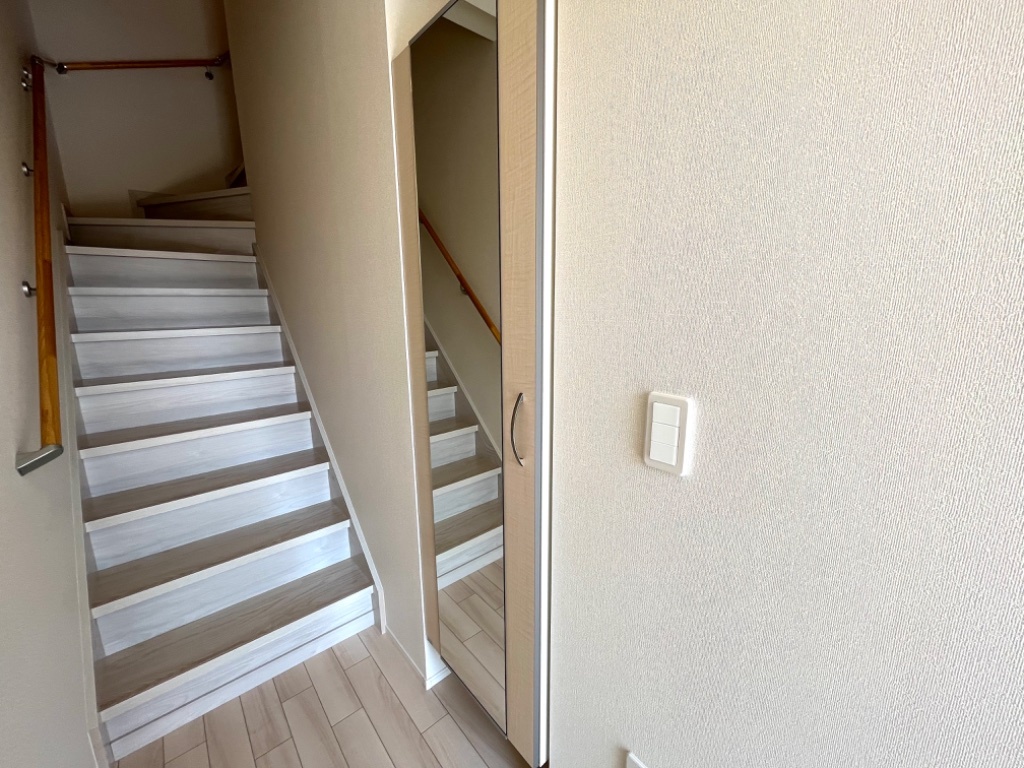 拡大写真:フォルトナ 2階202の下駄箱