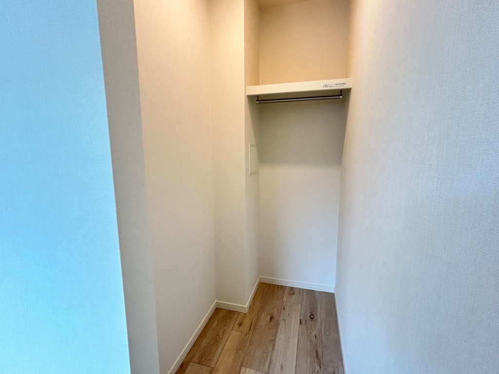 拡大写真:URARAKA 2階206のウォークインクローゼット