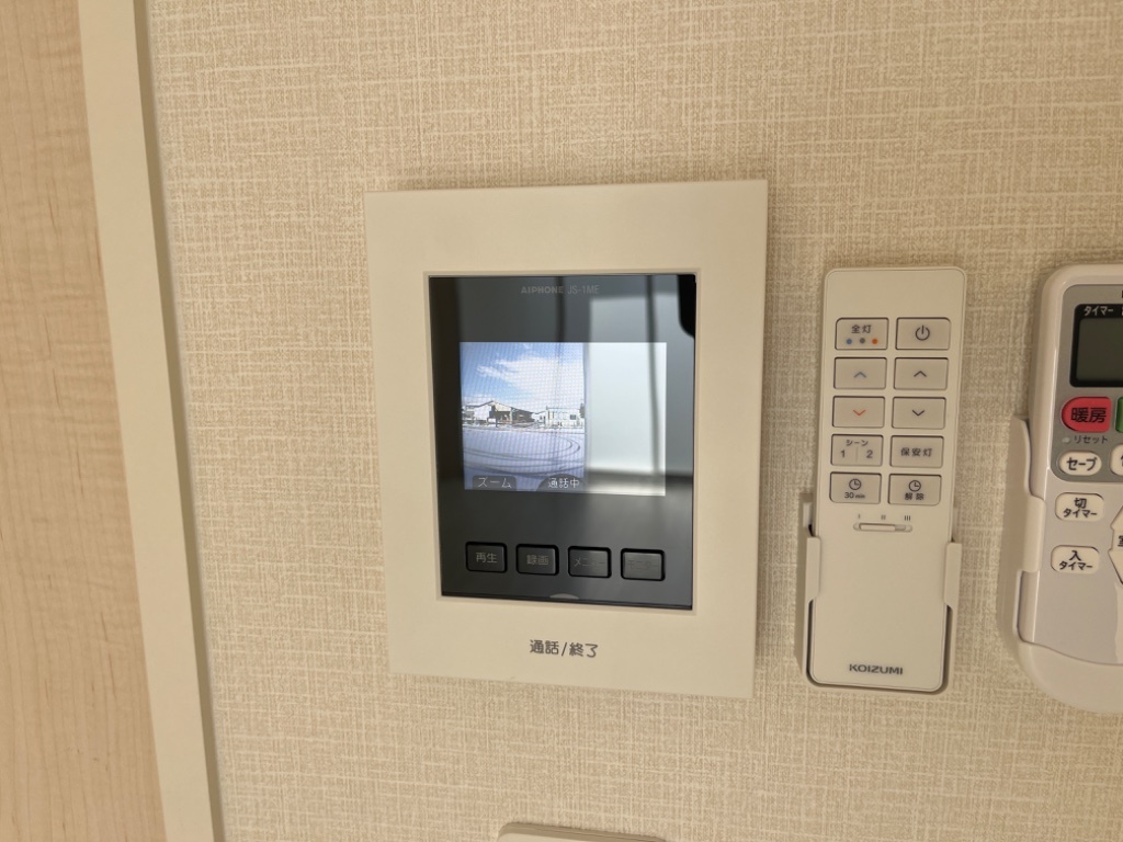 拡大写真:スウィートガーデン 1階102のカメラ付インターホン