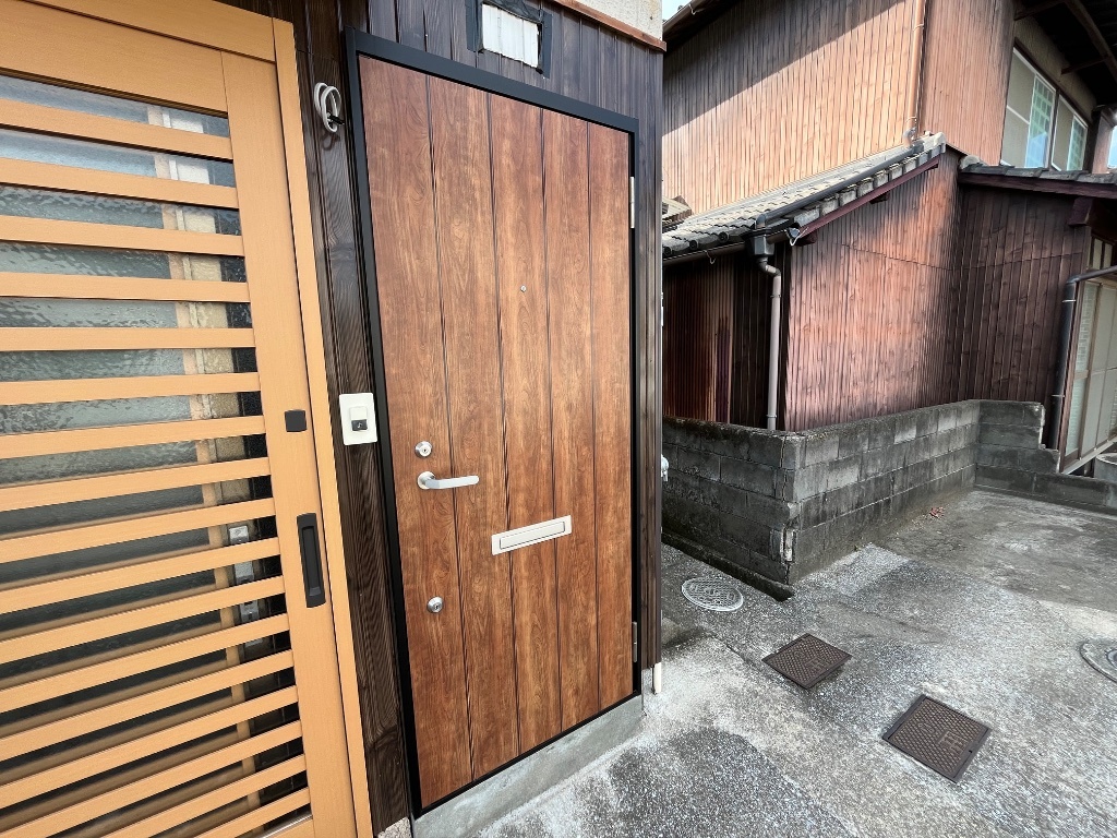 拡大写真:南稲堀戸建て2階 2階1の玄関