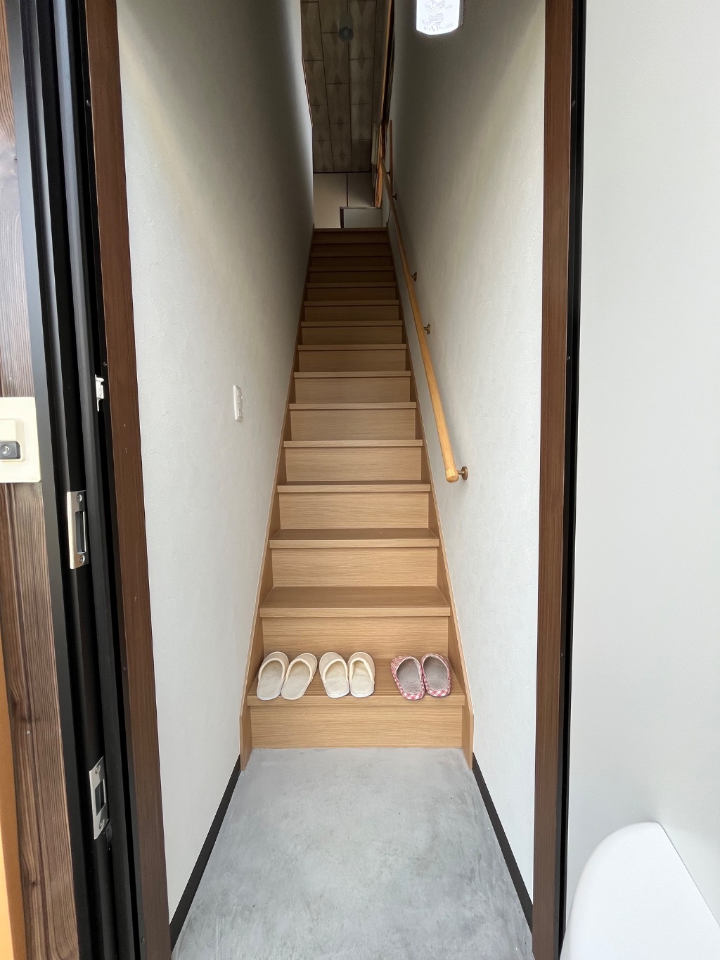 拡大写真:南稲堀戸建て2階 2階1の玄関