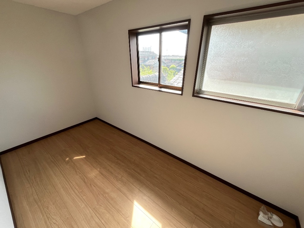 拡大写真:南稲堀戸建て2階 2階1の物干しroom