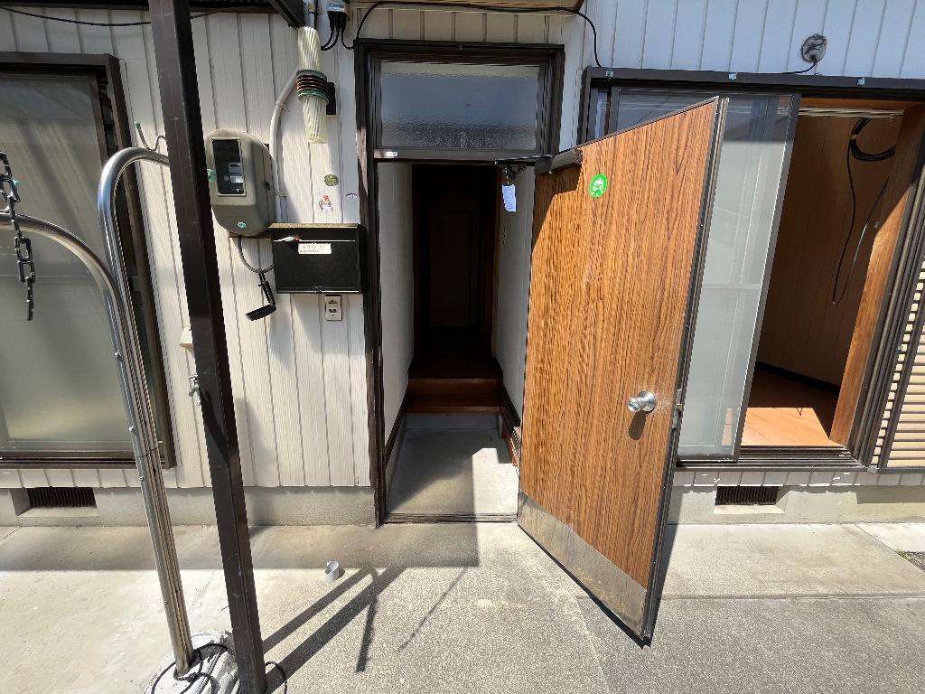 拡大写真:愛西市須依町北前 1階B-1の玄関