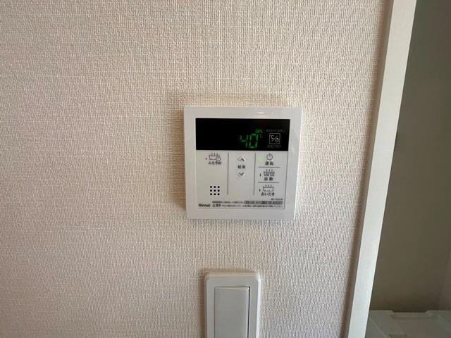 拡大写真:テラス・ド・ラ・フォレ 2階201の給湯器リモコン