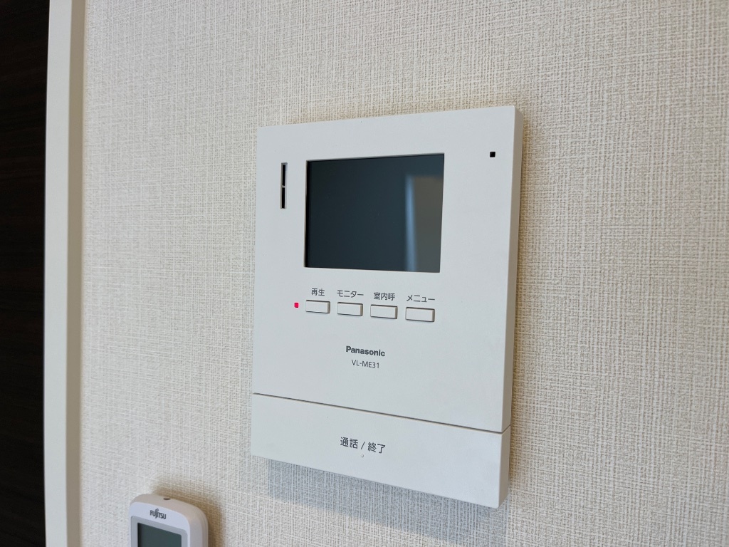 拡大写真:infield D (インフィールドD) 1階101のカメラ付インターホン