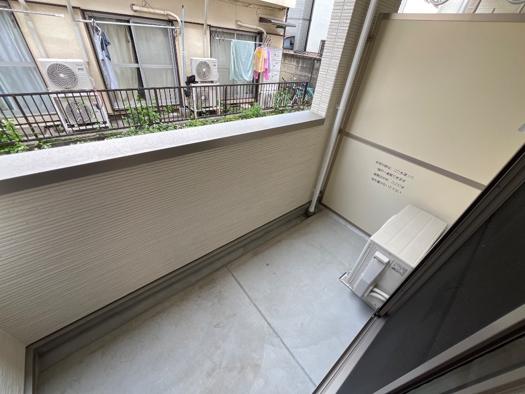 拡大写真:仮)八王子市北野町マンション新築工事 2階205のベランダ