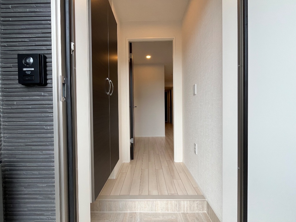 拡大写真:リッチレジデンスB(Rich Residence B) 1階107の玄関