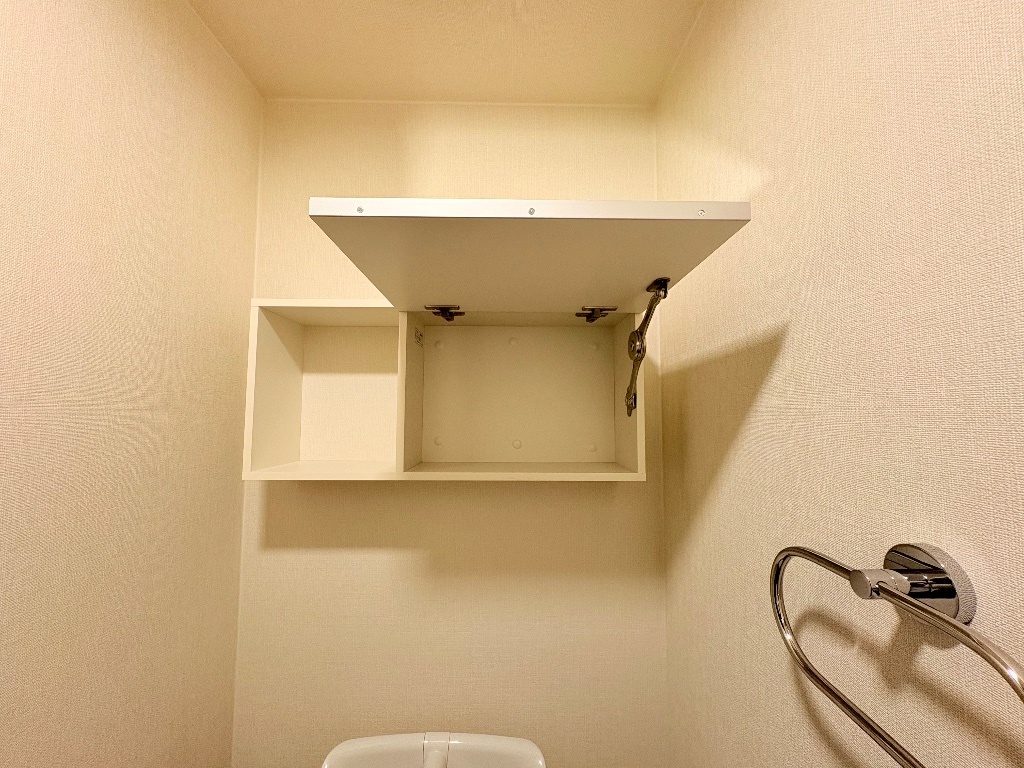 拡大写真:ラーバンコート大宮土屋 1階105のトイレ上部収納