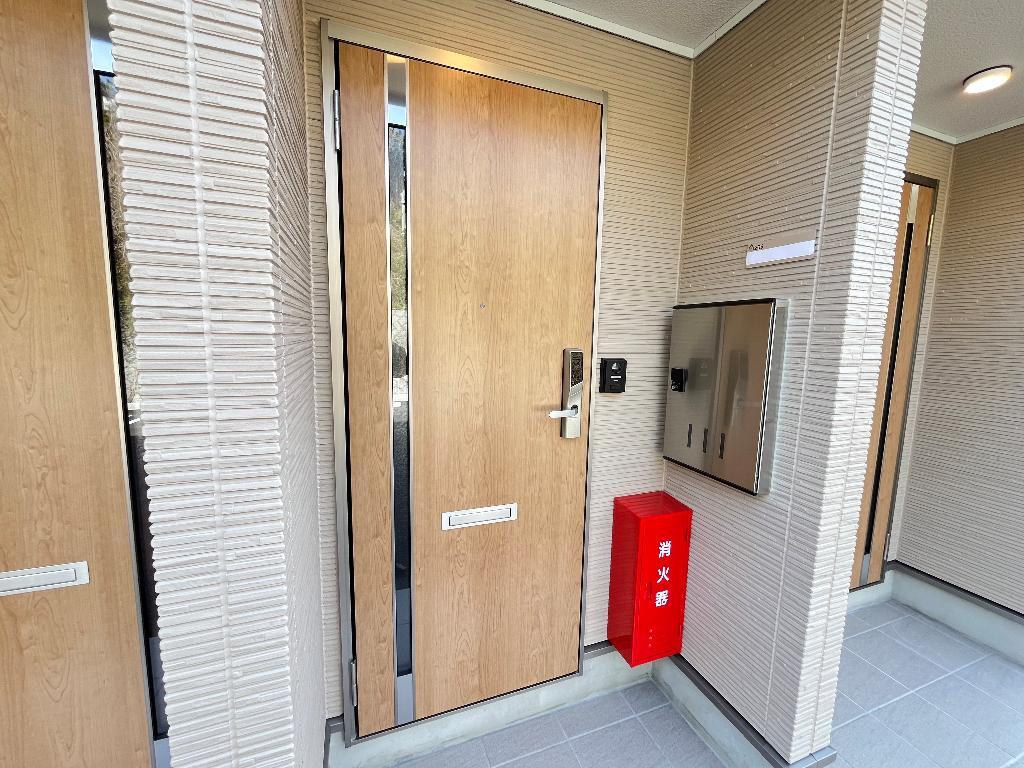 拡大写真:プランドール リサ 2階205の玄関