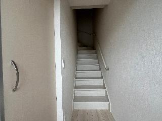 拡大写真：ラグーナ青葉台 2階208の玄関