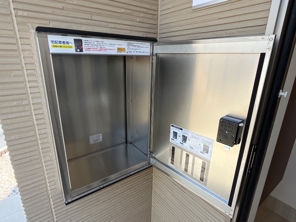 拡大写真:リバティーハイム 2階201の宅配BOX