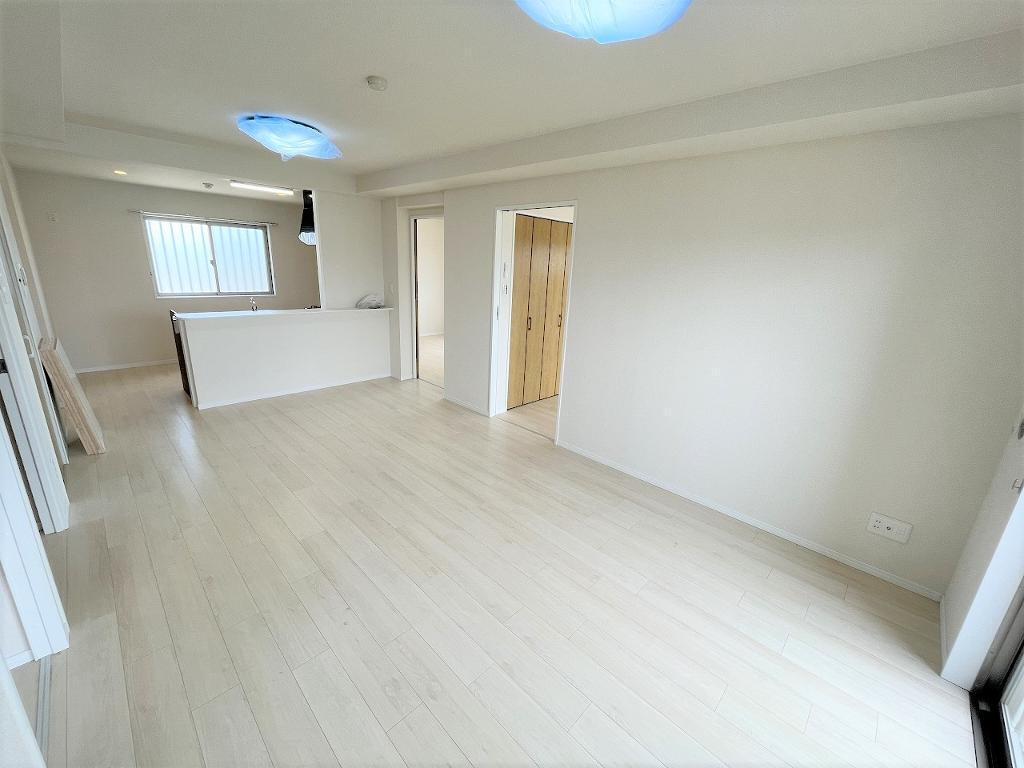 拡大写真:(仮)名護市屋部3LDK新築マンション 3階301のリビング(イメージ)