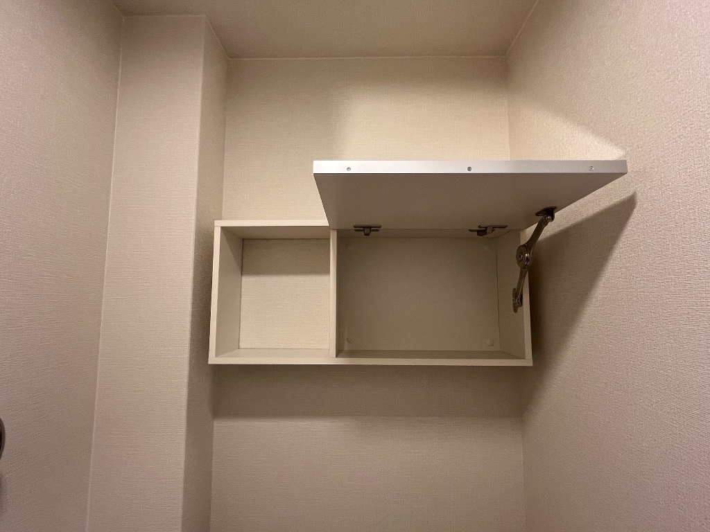 拡大写真:ホープ 2階205のトイレ上収納