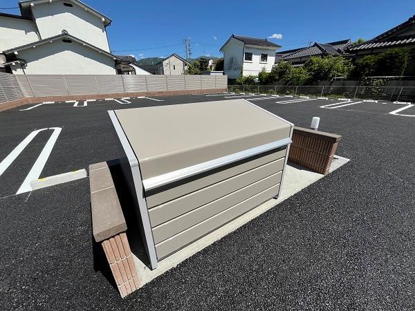 拡大写真:アイリス 1階102のダストボックス