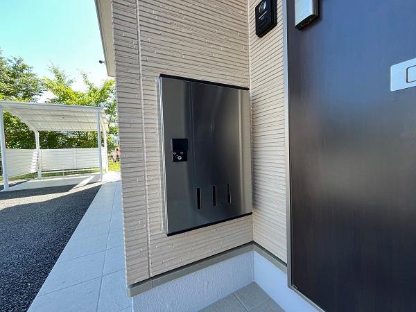 拡大写真:アイリス 1階102の宅配ボックス