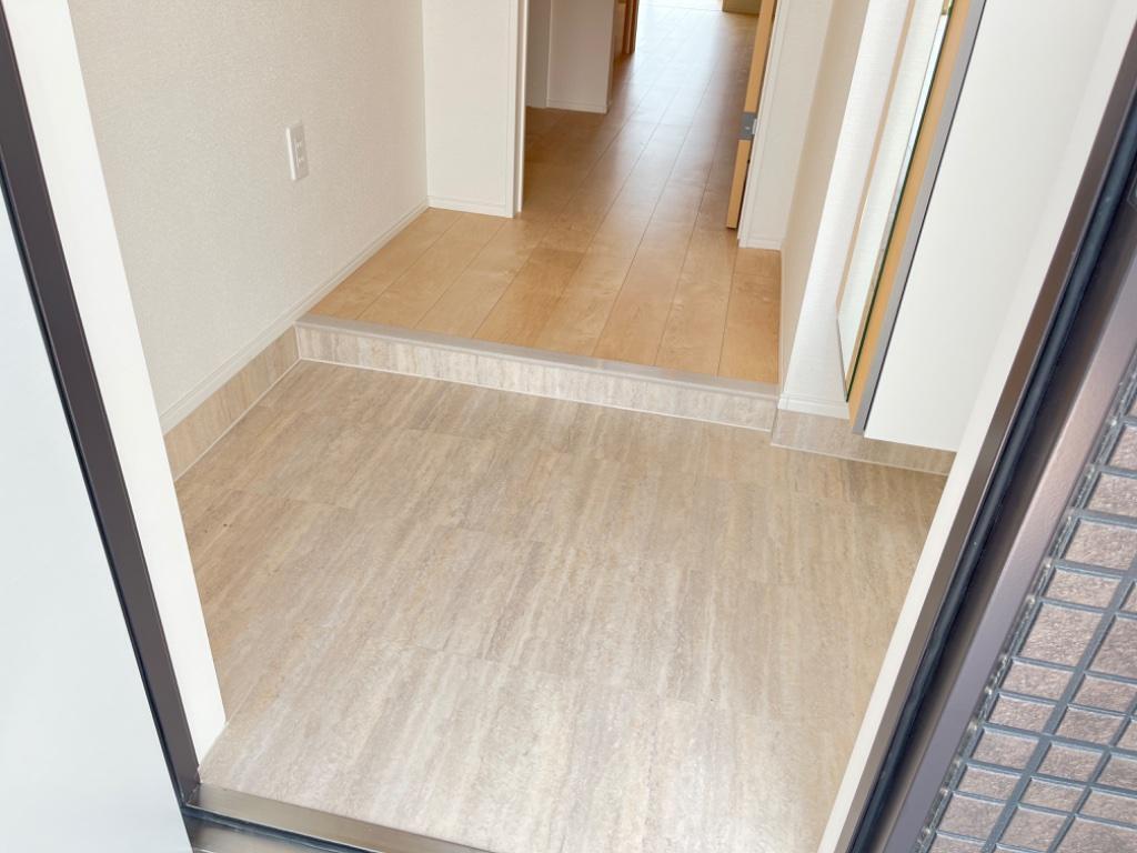 拡大写真：（仮）スターテラスⅡ雀の宮４丁目新築アパート 1階102の玄関(イメージ)