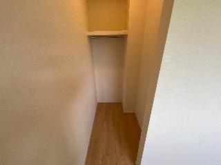 拡大写真:エルシオン 2階205のクローゼット(イメージ)