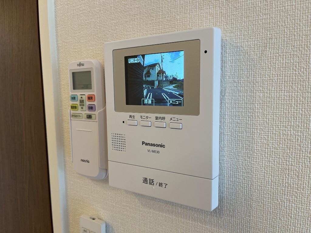 拡大写真:ステラ・カーサ 1階103の建具等の色・仕様は相違がございます(イメージ)