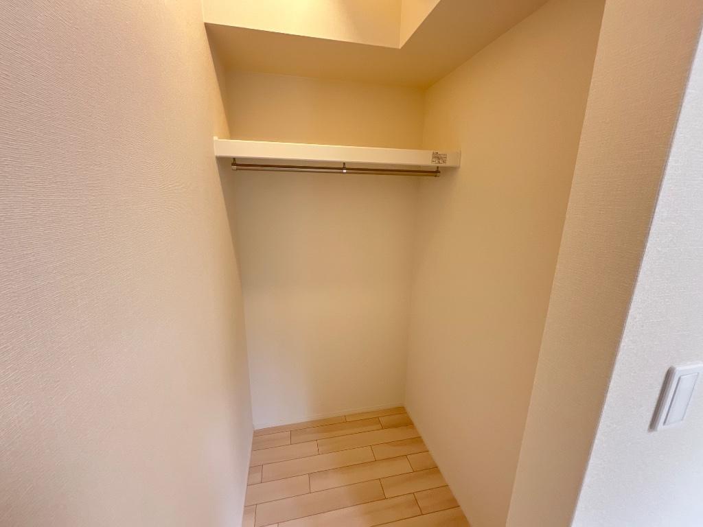 拡大写真:ステラ・カーサ 1階105の建具等の色・仕様は相違がございます(イメージ)