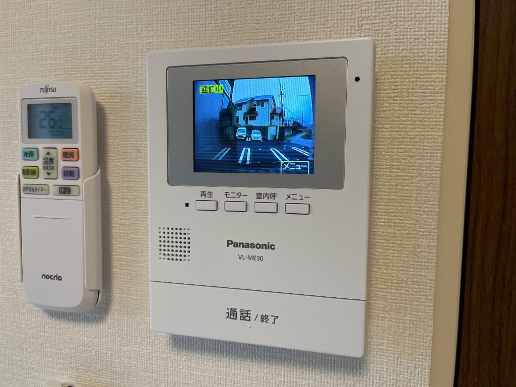 拡大写真:ステラ・カーサ 2階202の建具等の色・仕様は相違がございます(イメージ)