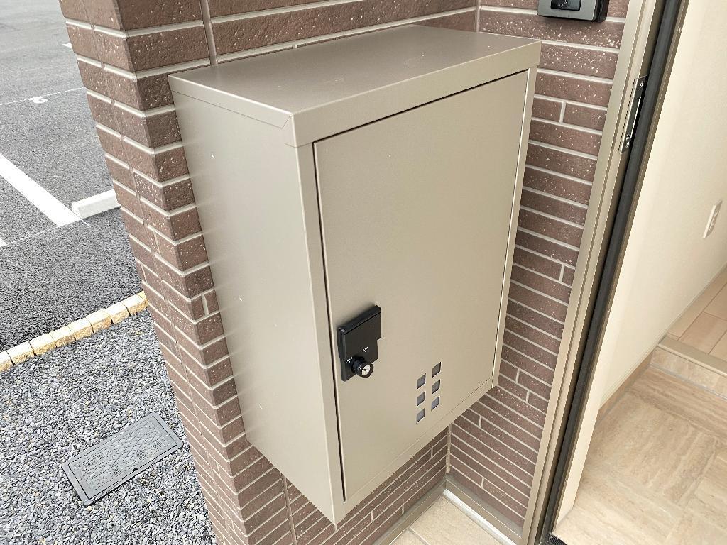 拡大写真:仮)太田市西本町アパート新築工事 1階103の宅配BOX(イメージ)