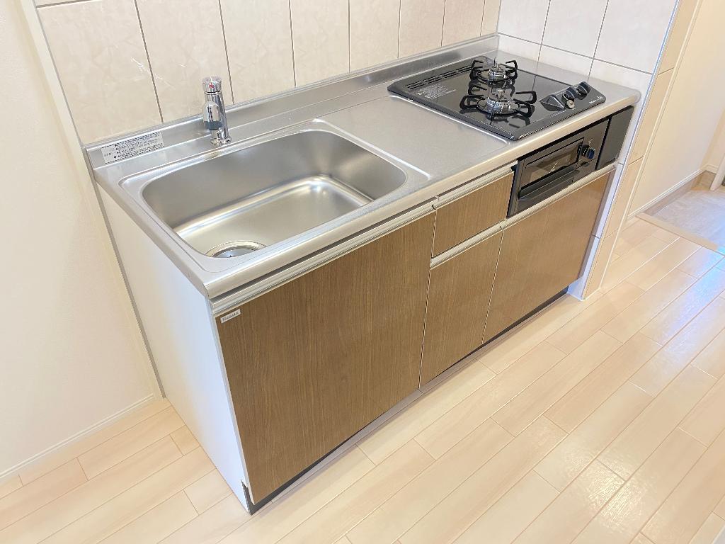 拡大写真:仮)太田市西本町アパート新築工事 1階103のキッチン(イメージ)