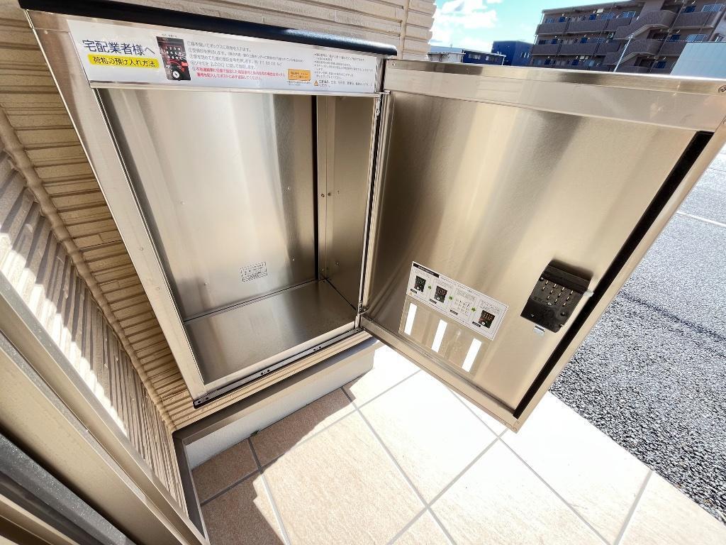 拡大写真:岡崎市宇頭町新築アパート 1階102の宅配ボックス(イメージ)