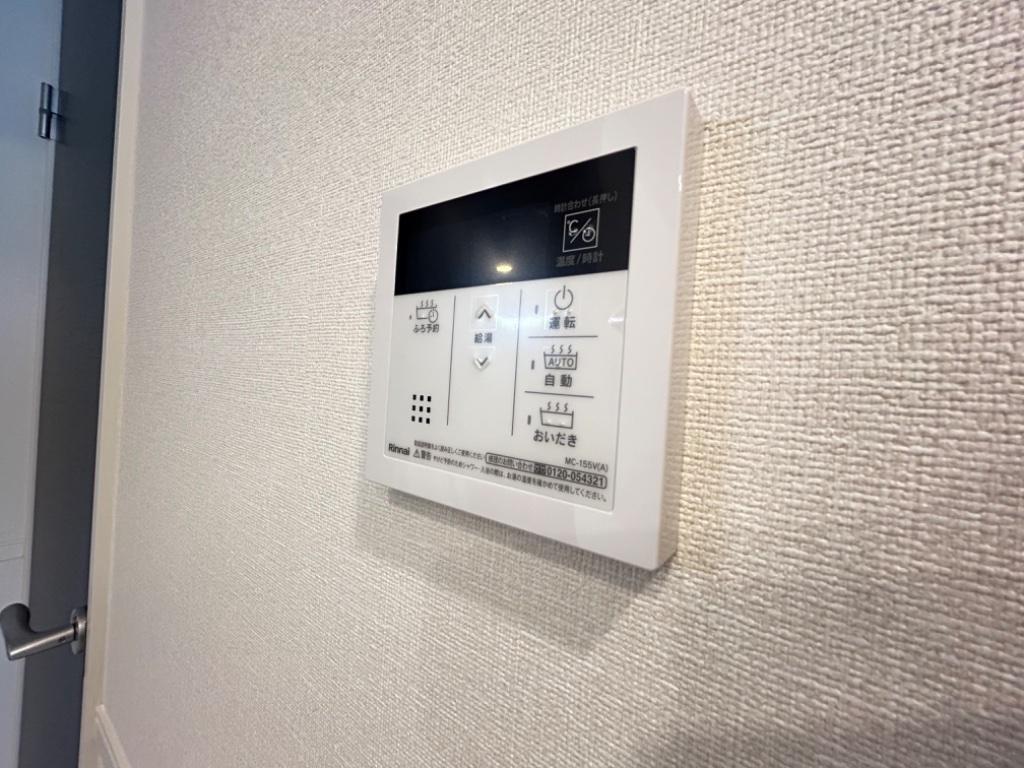 拡大写真:岡崎市宇頭町新築アパート 1階102の給湯リモコン(イメージ)