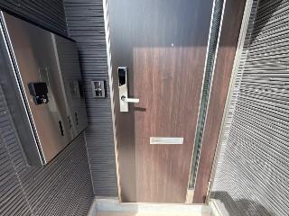拡大写真:新潟市江南区鵜ノ子3丁目新築アパート 2階203の玄関(イメージ)