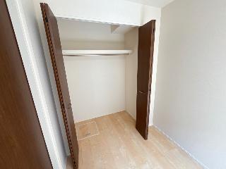 拡大写真:(仮称)流山市駒木マンション 3階302のクローゼット(イメージ)