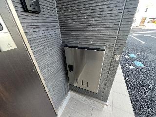 拡大写真:仮)日和田町川坂新築アパート 1階102の宅配ボックス(イメージ)