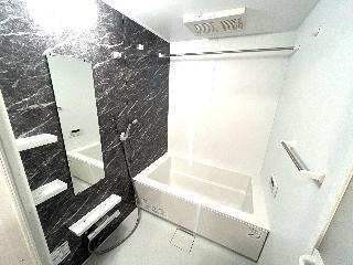 拡大写真:仮)日和田町川坂新築アパート 1階103のバス(イメージ)
