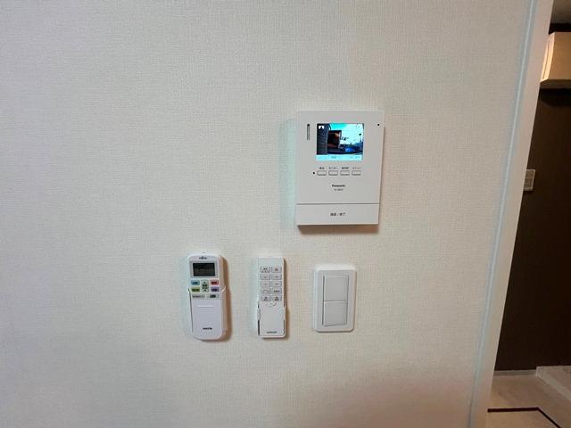 拡大写真:仮)夜臼6丁目新築アパート 1階105のカメラ付インターホン(イメージ)