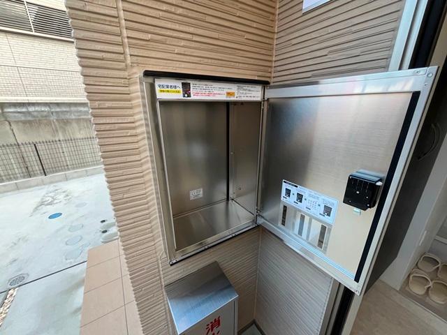 拡大写真：仮）夜臼6丁目新築アパート 2階203の宅配ボックス(イメージ)