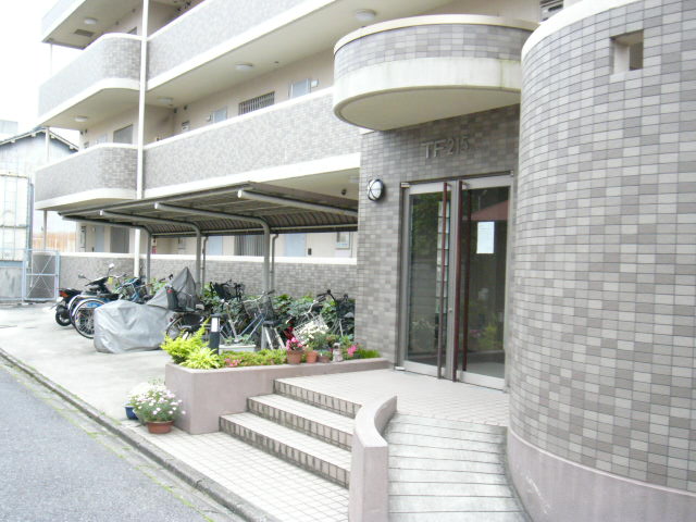 拡大写真:名古屋市昭和区雪見町2丁目 3階3Cのエントランス