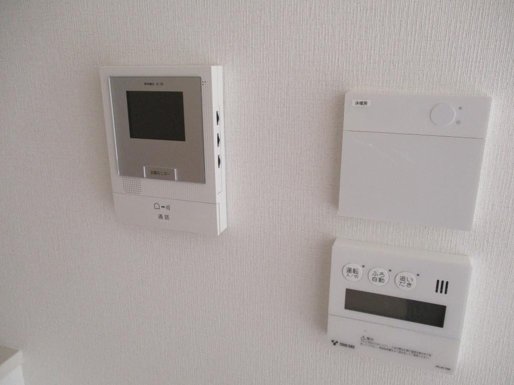 拡大写真:GreenCourt社が丘B,C,D,E,F棟 2階C棟1のカメラ付インターホン(イメージ)