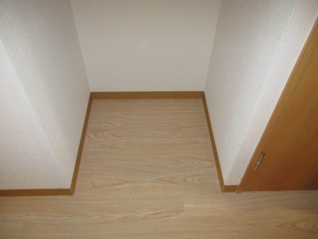 拡大写真:メイプルコート本山 3階301の冷蔵庫置き場