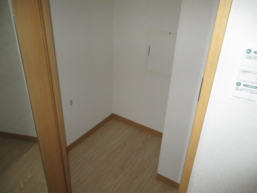 拡大写真:メイプルコート本山 3階301のクローゼット