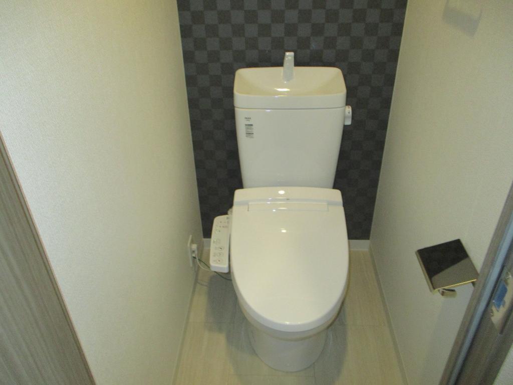 拡大写真:名古屋市東区砂田橋5丁目 14階1401のシャワー付トイレ(イメージ)