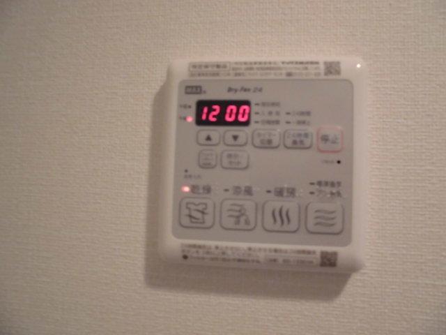拡大写真：プレサンス大曽根駅前ファースト 14階1403の浴室乾燥機
