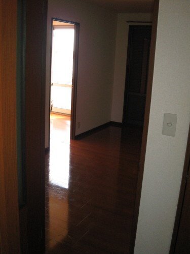 拡大写真:太田市大久保町 1階C102のLDK入り口(イメージ)