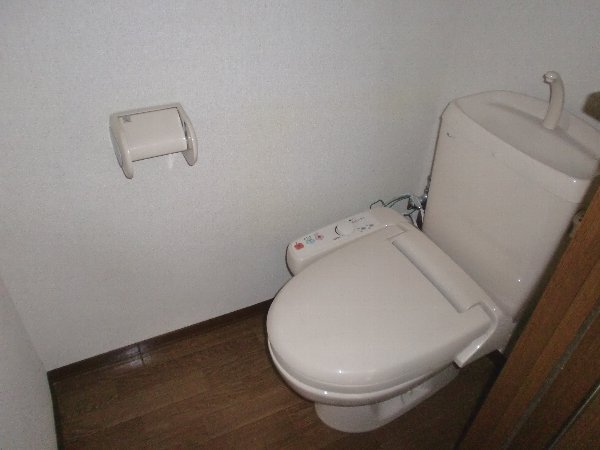 拡大写真:サリーハウス 1階101のシャワー付トイレ