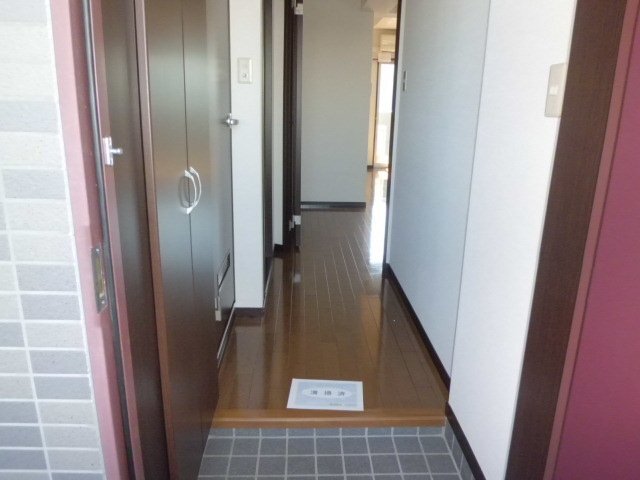 拡大写真:ヴィベール 1階00102の玄関(イメージ)